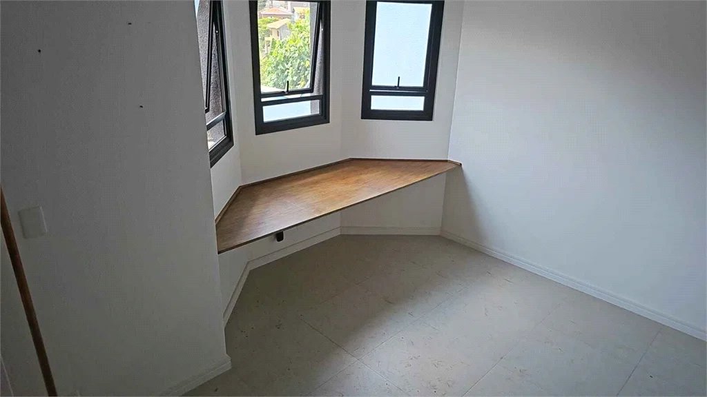Casa à venda com 3 suítes em Jardim Londrina, São Paulo, SP