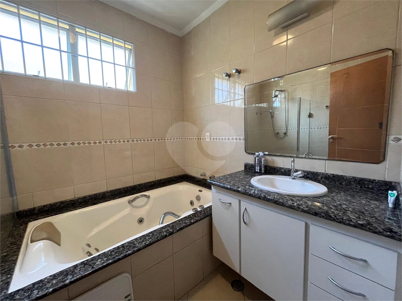 Sobrado à venda com 4 quartos, sendo 1 suíte,  em Vila Cordeiro, São Paulo, SP