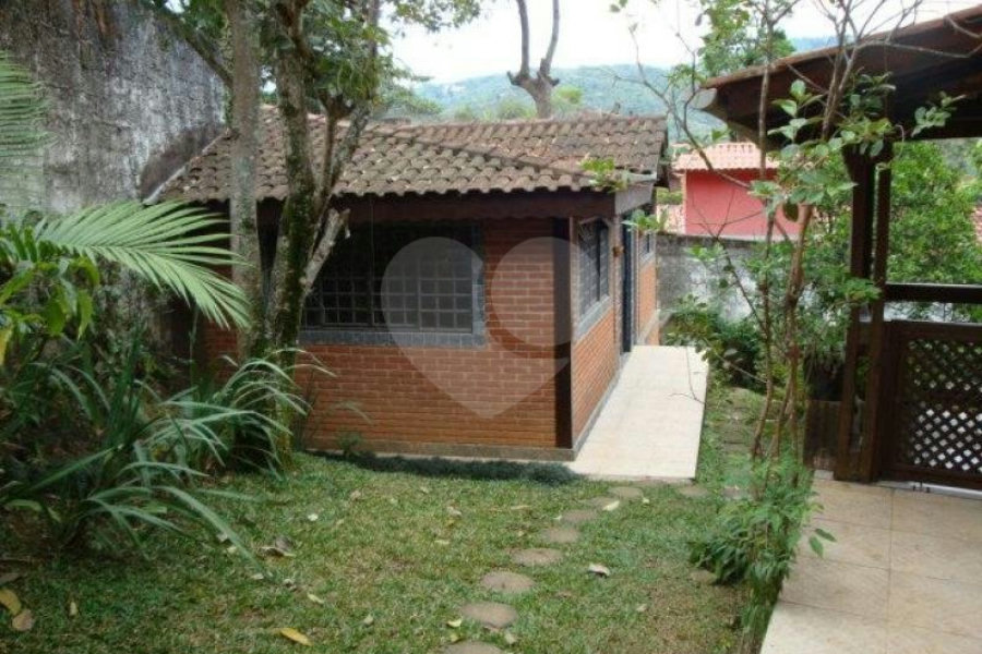 Casa Térrea à venda com 3 quartos, sendo 1 suíte, em Parque Petrópolis, Mairiporã, SP