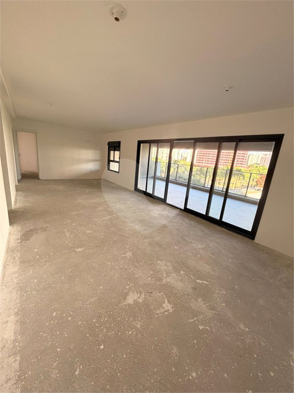 Apartamento à venda com 4 quartos, sendo 3 suítes, em Água Branca, São Paulo, SP