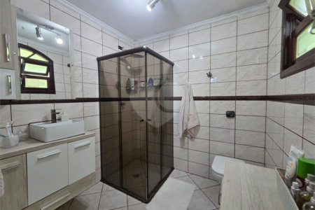 Casa à venda com 4 quartos, sendo 1 suíte, em Vila Paulo Silas, São Paulo, SP