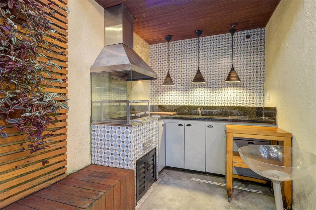 Casa à venda com 4 suítes no condomínio Ville de France, São Paulo - SP