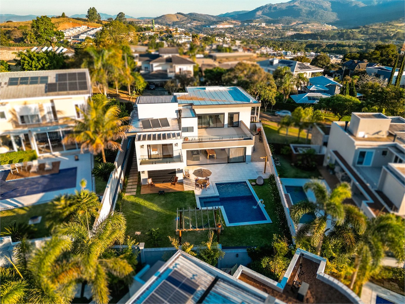 Casa à venda com 4 suítes em Condomínio Porto Atibaia, Atibaia, SP