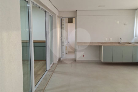 Apartamento à venda com 3 suítes em Vila Anastácio, São Paulo, SP
