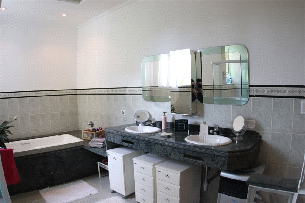 Casa à venda ou para alugar com 3 suítes em Vila Petrópolis, Atibaia, SP