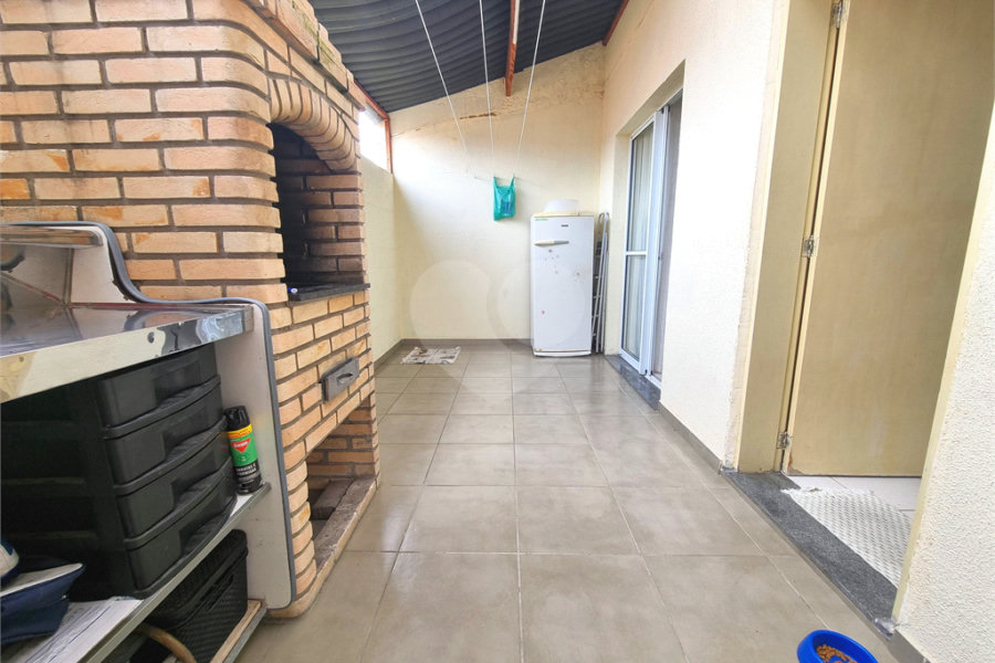 Casa à venda com 3 quartos, sendo 1 suíte, no condomínio Village St. Louis, São Paulo - SP