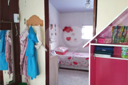 Sobrado à venda com 3 quartos, sendo 1 suíte,  em Vila Caputera, Mogi das Cruzes, SP