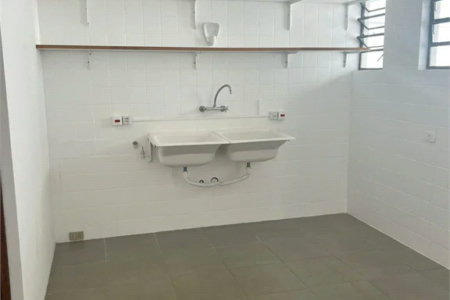 Sobrado para alugar com 5 quartos, sendo 4 suítes, em Jardim Everest, São Paulo, SP