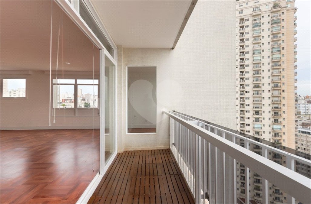 Apartamento à venda com 3 quartos, sendo 1 suíte,  em Santa Cecília, São Paulo, SP