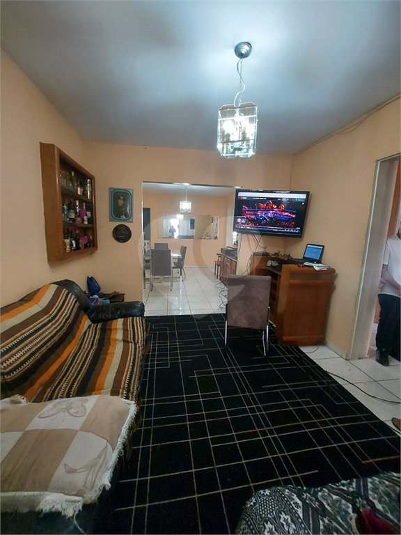 Sobrado à venda com 8 quartos no Brasilândia, São Paulo, SP