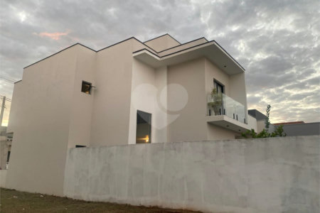 Casa à venda com 3 quartos, sendo 2 suítes, no condomínio Terras da Estância, Paulínia - SP
