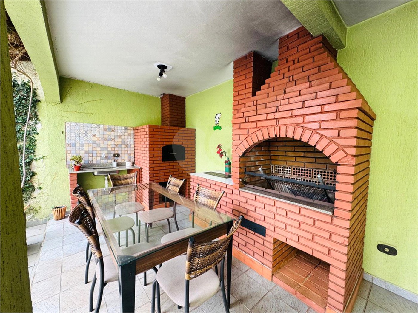 Casa à venda com 4 quartos, sendo 1 suíte,  em Vila Galvão, Guarulhos, SP