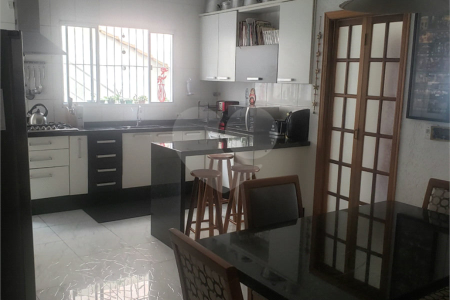 Sobrado à venda com 3 quartos, sendo 1 suíte, em Tremembé, São Paulo, SP