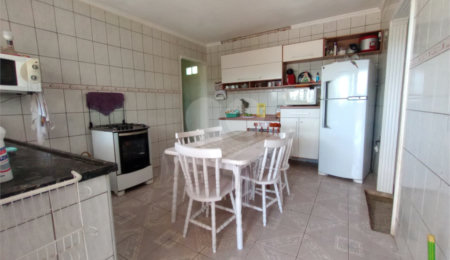 Casa à venda com 4 quartos, sendo 1 suíte,  em Jardim Maricota, Itapetininga, SP
