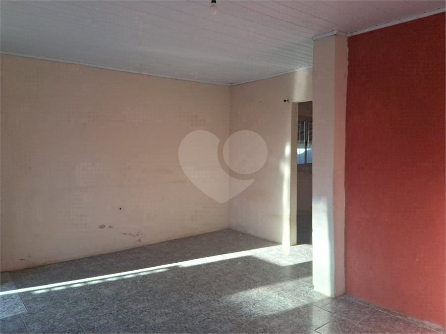 Casa à venda com 2 quartos em Vila Hungria, Itapetininga, SP