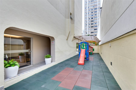 Apartamento à venda com 3 quartos, sendo 2 suítes, em Moema, São Paulo, SP