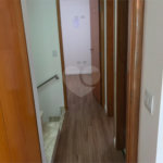 Casa à venda com 3 quartos, sendo 1 suíte, no condomínio Parque Vitória, São Paulo - SP