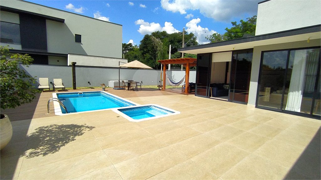 Casa à venda com 3 suítes no condomínio Reserva dos Vinhedos, Louveira - SP