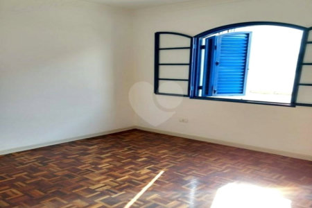 Casa à venda com 3 quartos, sendo 1 suíte,  em Jardim Rosa Maria, São Paulo, SP