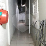 Casa térrea com 3 dormitórios, sendo 1 suíte.