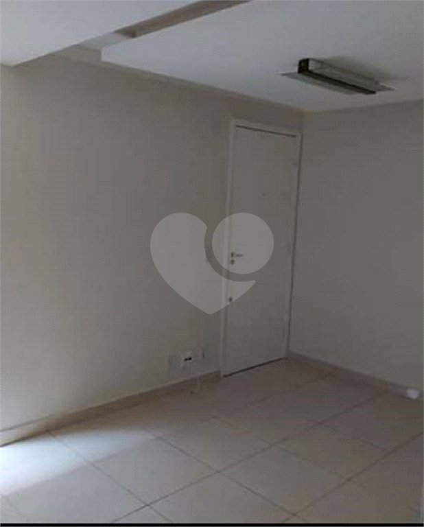Apartamento no Condomínio Monte Nevada.