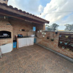 SOBRADO COM 4 QUARTOS, 1 SUÍTE, QUINTAL, CHURRASQUEIRA E VAGAS PARA 5 CARROS NO TREMEMBÉ
