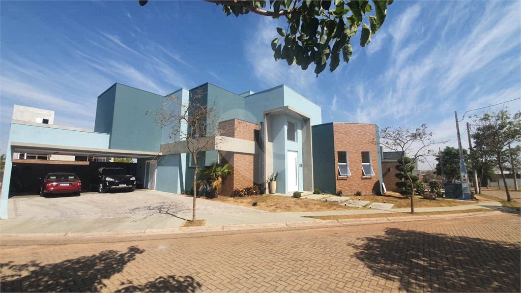 Sobrado de alto padrão no condomínio residencial Reserva Aquarela