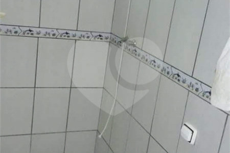Casa térrea no Loteamento Habitacional São Carlos 1, sendo 3 Dormitórios e 1 suíte
