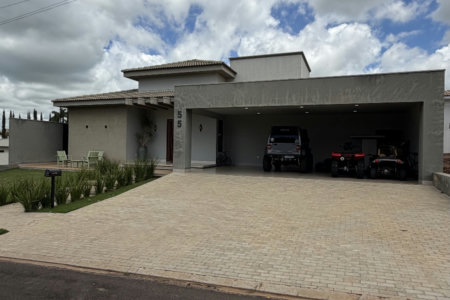Casa à venda com 4 suítes no condomínio Gramado Park Residencial, Álvares Machado - SP