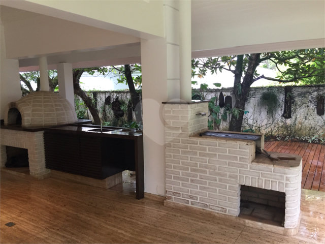 Casa à venda com 4 quartos, sendo 2 suítes,  no condomínio Residencial Morumbi, São Paulo - SP