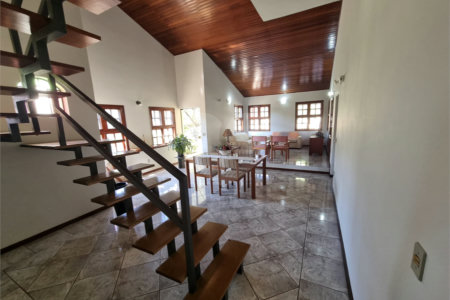 Casa à venda com 4 quartos, sendo 2 suítes, em Bosque, Vinhedo, SP