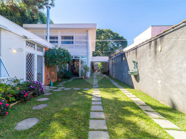 Casa à venda com 3 quartos, sendo 1 suíte,  em Alto da Boa Vista, São Paulo, SP