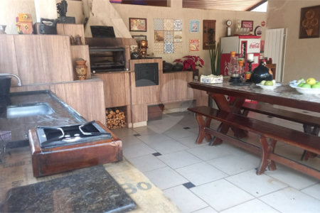 Casa à venda com 3 quartos, sendo 2 suítes, em Jardim Imperial Hills III, Arujá, SP