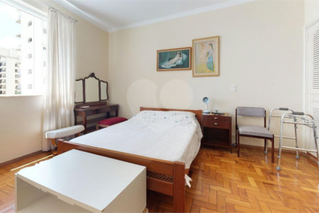 Apartamento à venda com 3 quartos, sendo 1 suíte, em Santa Cecília, São Paulo, SP
