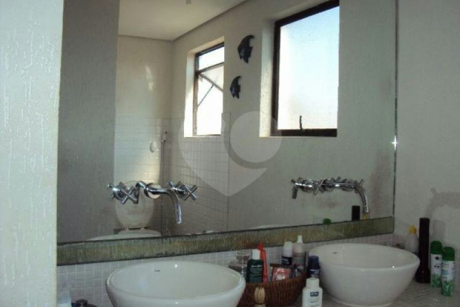 Sobrado à venda com 8 quartos em Vila Medeiros, São Paulo, SP