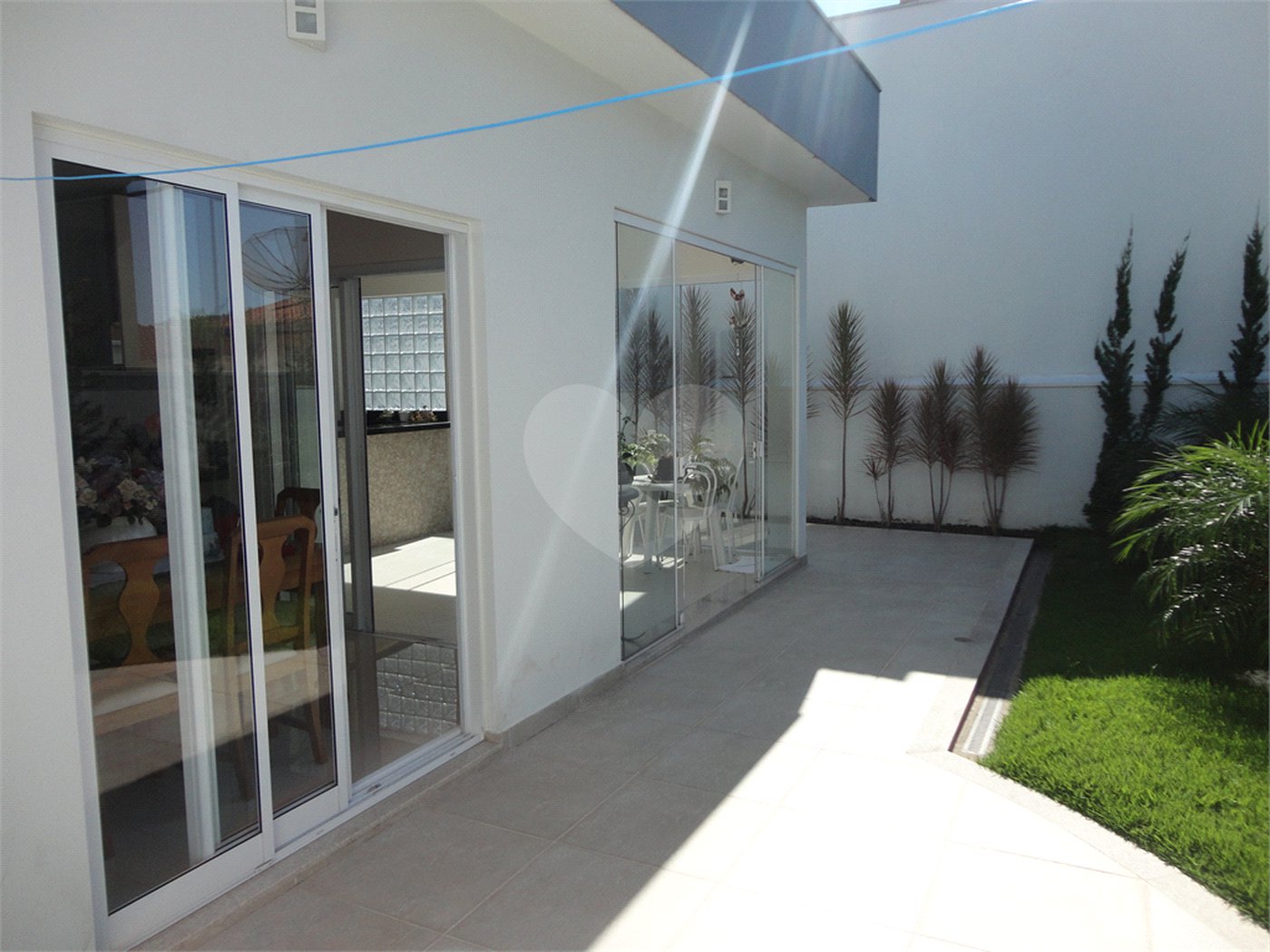 Casa à venda com 3 quartos, sendo 2 suítes, no condomínio Águas da Serra, Valinhos - SP