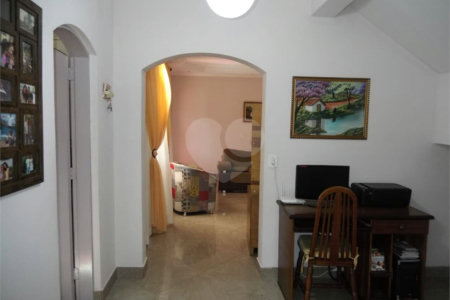 Sobrado à venda com 3 quartos, sendo 2 suítes, em Vila Júlia, Poá, SP