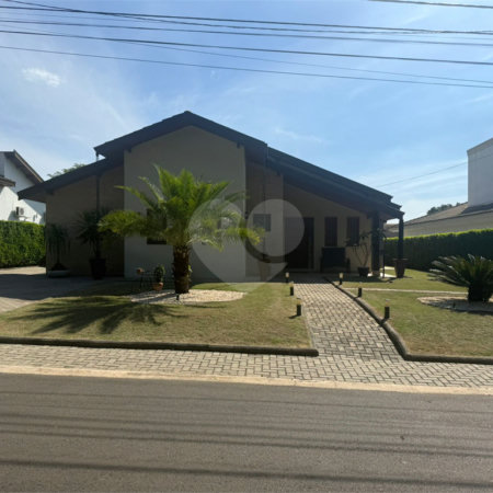 Casa à venda com 3 suítes no condomínio Terras de Mont Serrat, Salto - SP