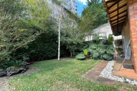 Casa à venda com 4 quartos, sendo 1 suíte,  em Vila Morumbi, São Paulo, SP