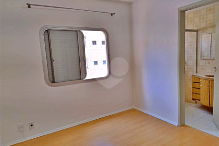 Apartamento à venda com 3 quartos, sendo 1 suíte, em Vila Olímpia, São Paulo, SP