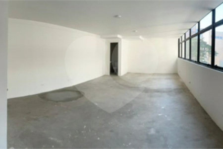 SALA COMERCIAL, ESPAÇO LIVRE DE 59m2, NA ÁREA NOBRE DA BELA VISTA.