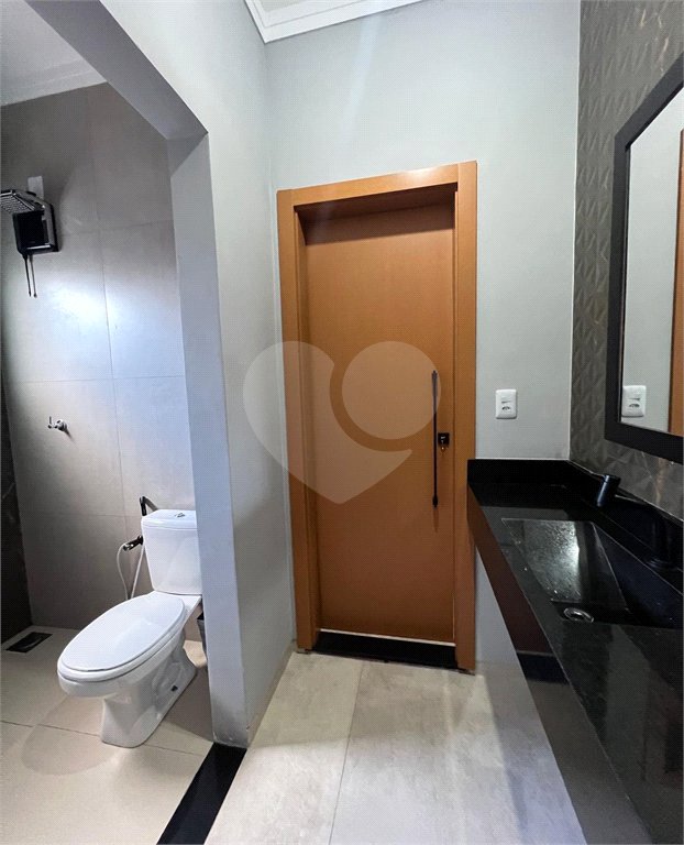 Casa à venda com 3 quartos, sendo 1 suíte, no condomínio Sun Lake, Três Lagoas - MS