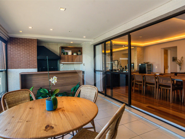 Apartamento à venda com 3 suítes em Granja Julieta, São Paulo, SP