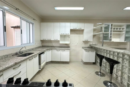Casa à venda com 4 quartos, sendo 3 suítes, em Vila Galvão, Guarulhos, SP