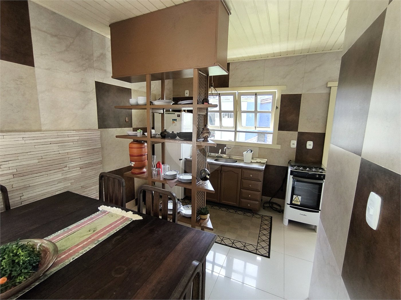Casa à venda com 4 quartos, sendo 2 suítes, no Centro, Santa Cruz Cabrália, BA