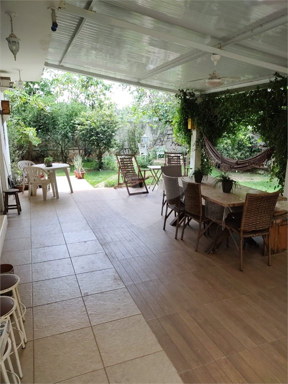 Casa à venda com 3 quartos, sendo 1 suíte, no condomínio Picollo Villaggio, Louveira - SP