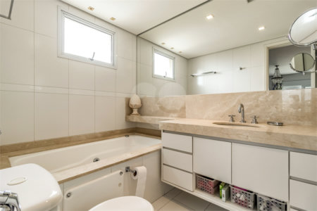 Apartamento à venda com 4 quartos, sendo 3 suítes,  em Real Parque, São Paulo, SP