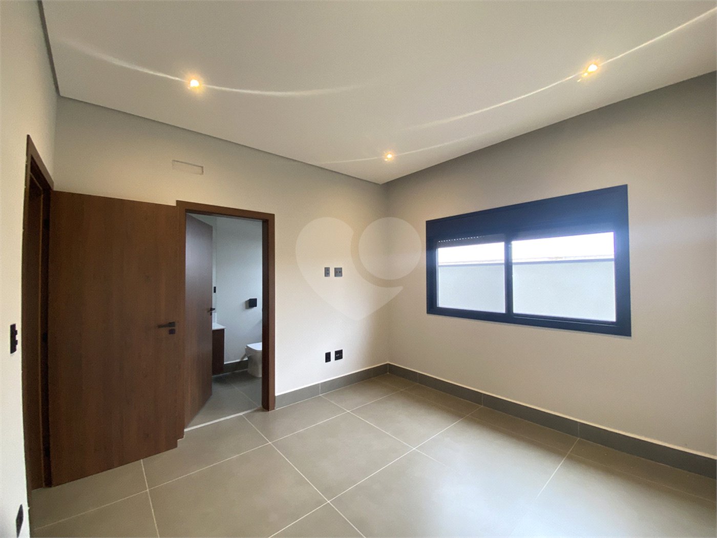 Casa à venda com 3 suítes no condomínio Portal dos Bandeirantes, Salto - SP