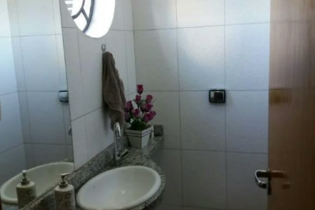 Sobrado à venda ou para alugar com 4 quartos, sendo 1 suíte,  em Vila Butantã, São Paulo, SP