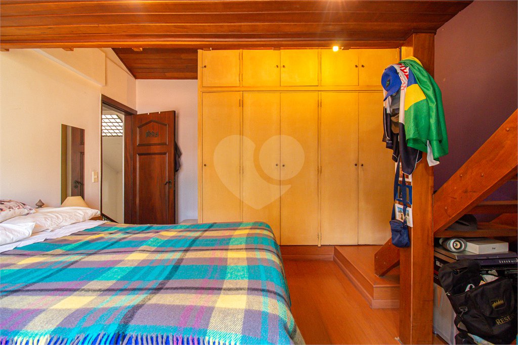Casa à venda com 4 quartos, sendo 2 suítes, em Chácara Flora, São Paulo, SP